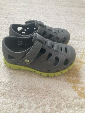 Toddler Boy’s size 6 Gray and Green Shoes